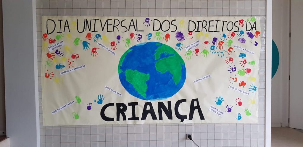 Cartaz alusivo aos dia universal dos direitos da criança