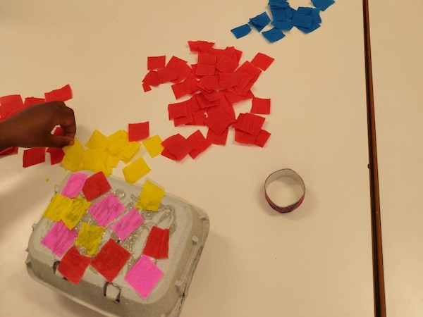 Atividades 4 e 5 – Construção e decoração de máquinas fotográficas na Escola Básica da Torrinha