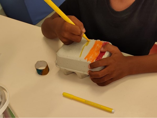 Atividades 4 e 5 – Construção e decoração de máquinas fotográficas na Escola Básica da Torrinha