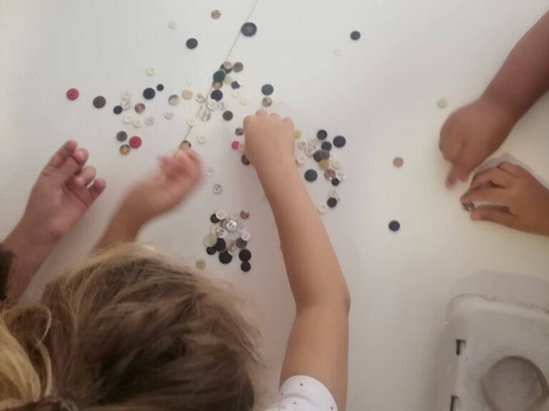 Atividades 4 e 5 – Construção e decoração de máquinas fotográficas na Escola Básica Fernão de Magalhães_2