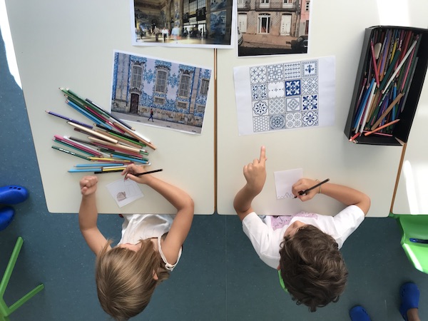 1 - Fazer o desenho de um Azulejo na Escola Básica dos Castelos