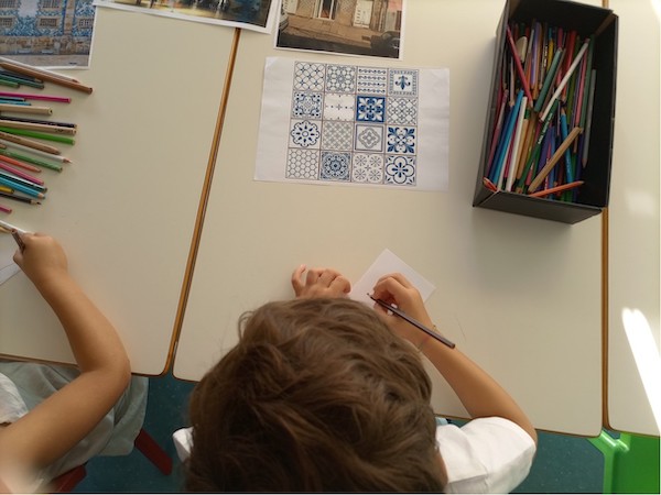 Atividade 1 – Elaboração de desenhos de azulejos na Escola Básica de Castelos