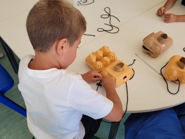 Atividades 4 e 5 – Construção e decoração de máquinas fotográficas na Escola Básica Paulo da Gama